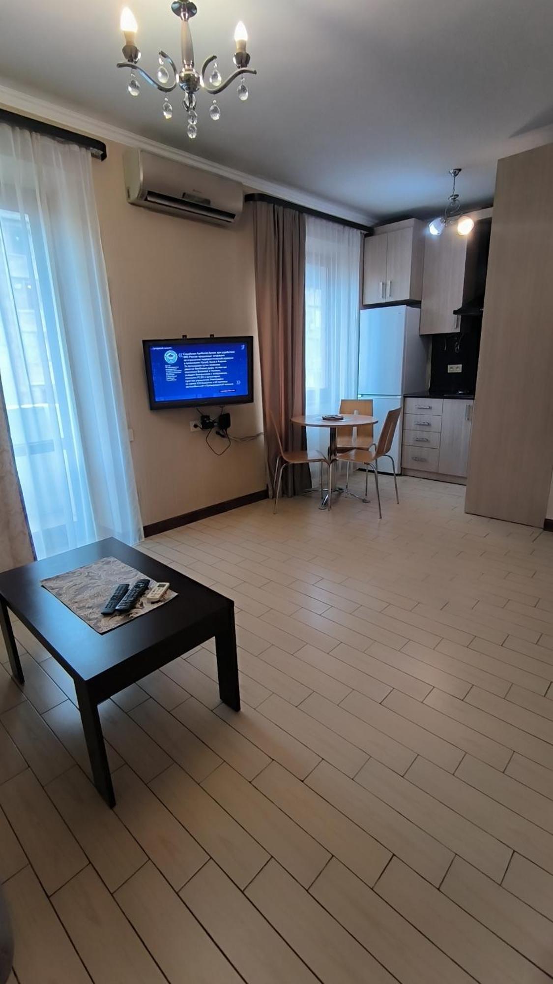 A Small Miracle In The Center Of Yerevan エレバン エクステリア 写真
